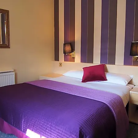 Thistle Hotel 3*