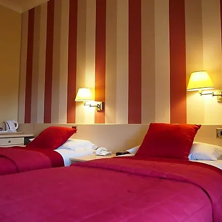 Thistle Hotel 3*
