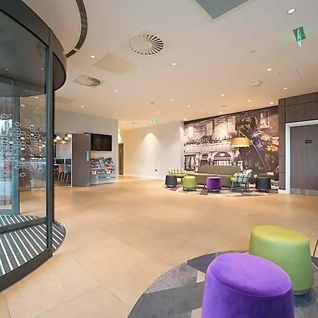 Hotel Hampton By Hilton West End