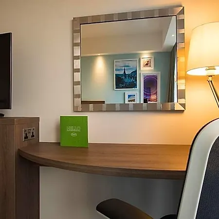 Hotel Hampton By Hilton West End