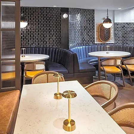 爱丁堡万豪万怡酒店 酒店
