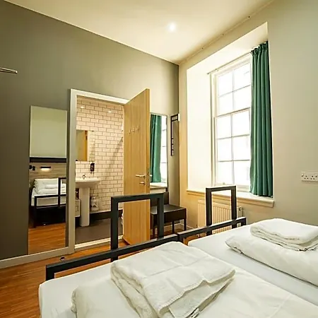 Hotel A&o 2*