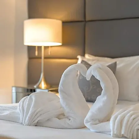 Castle Aparthotel 3*