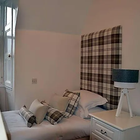 Edinburgh37 4* Edinburgh