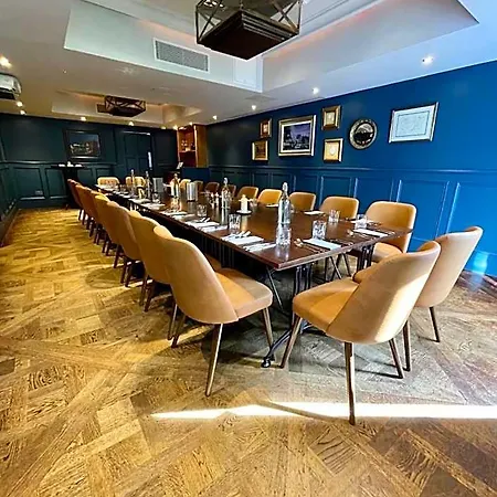 Hotell The Raeburn 4*
