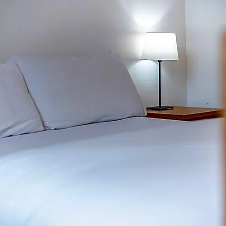 Edinburgh Central Accommodation Hostal *
