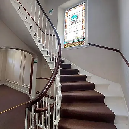 House 3*