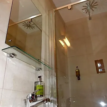 Pensjonat Leith House 3*