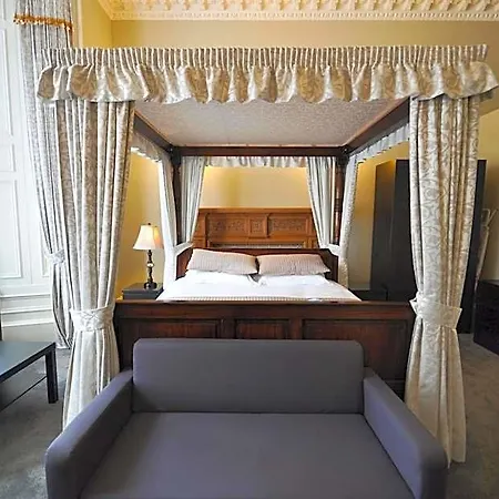 Palmerston 4*
