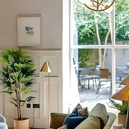 Grove House 4*