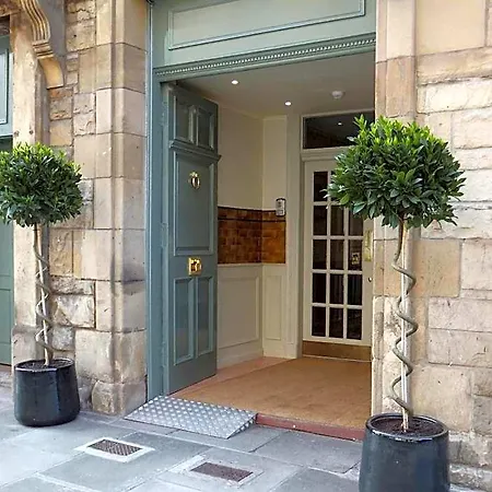 Grove House 4*
