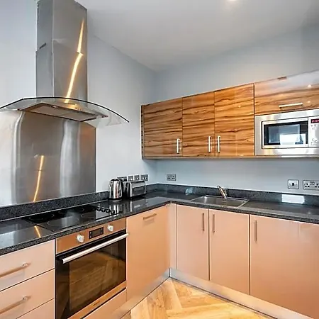 Staycity West End Hotel 4*