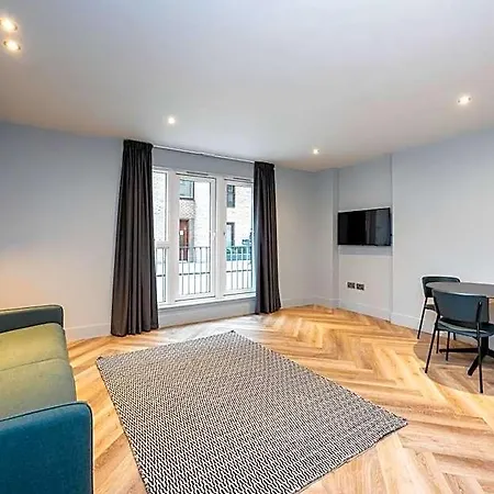 Hotel Staycity West End 4*