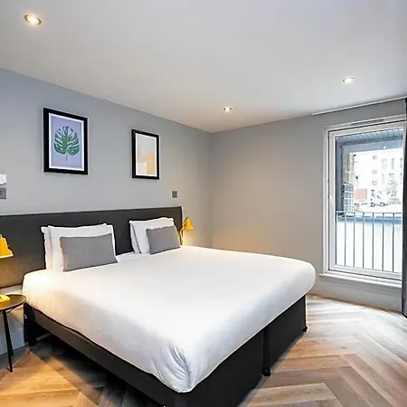 Hotel Staycity West End 4*