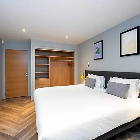 Staycity West End Hotel 4*