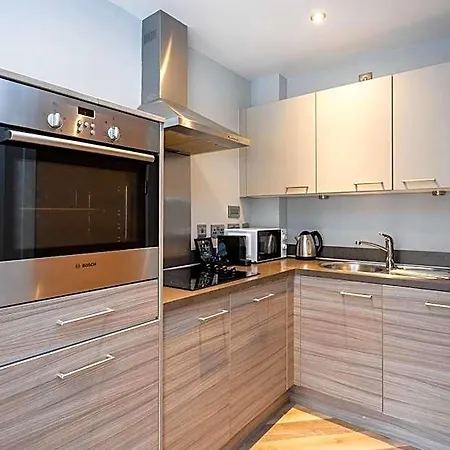 Staycity West End Hotel 4*