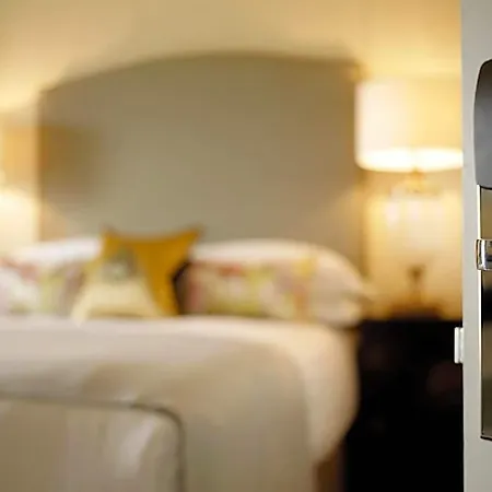 Nira Caledonia Hotel 4*