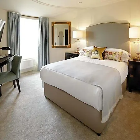 Nira Caledonia Hotel 4*