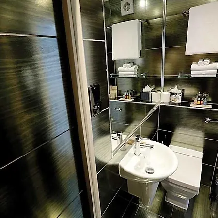 Nira Caledonia Hotel