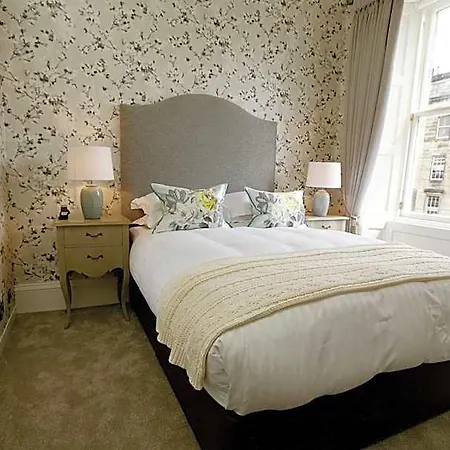 Nira Caledonia Hotel