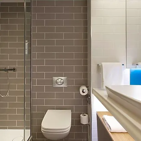 Express Centre By Ihg Hotel 3*