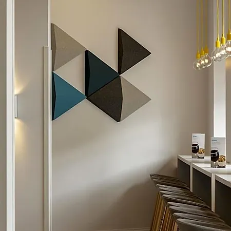Express Centre By Ihg Hotel 3*