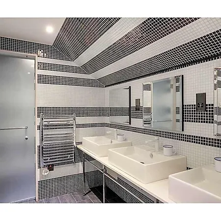 Stay Central Hotel Hotel 3*