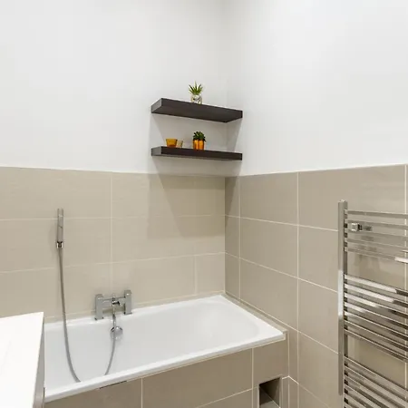 Beautifully Modernised New Town Appartamento *