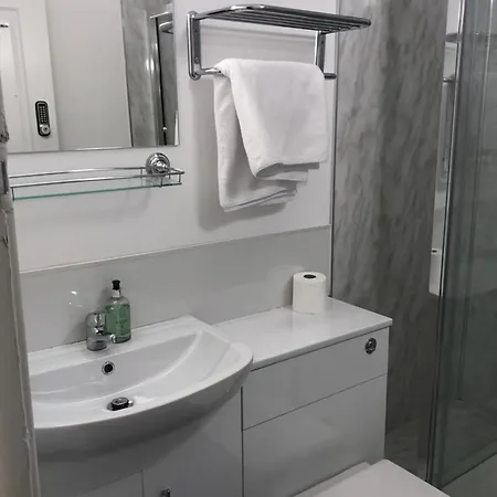 Dorstan House 3*