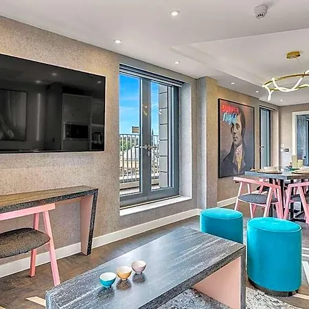 Roomzzz 4* Edinburgh