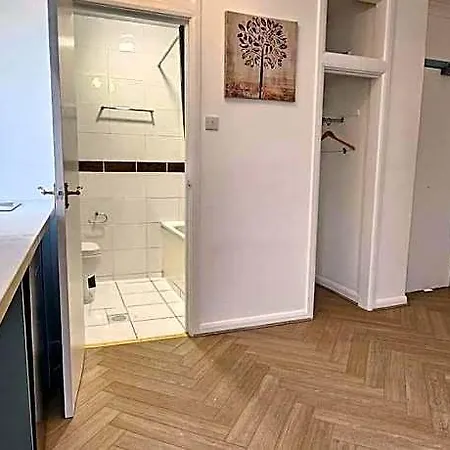 Newly Renovated & Ensuite Rooms-camberwell Edinburgh