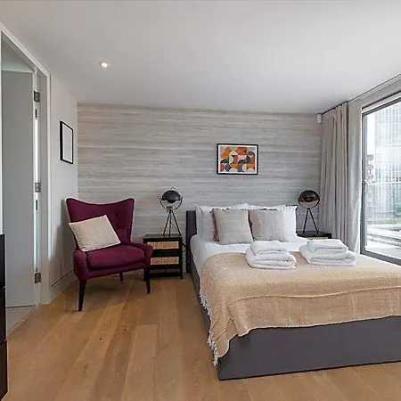 Stayo Southbank Hotel