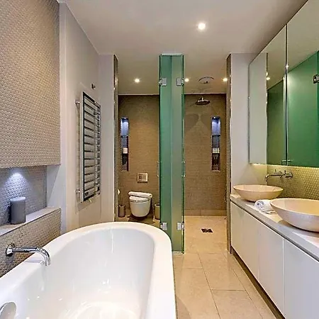 Stayo Southbank Hotel 4*