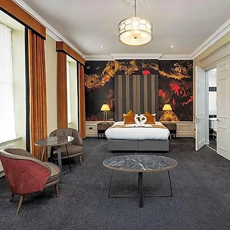 Albany 4*