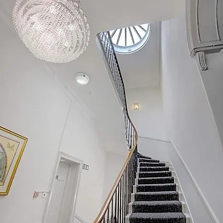 Hotel Albany