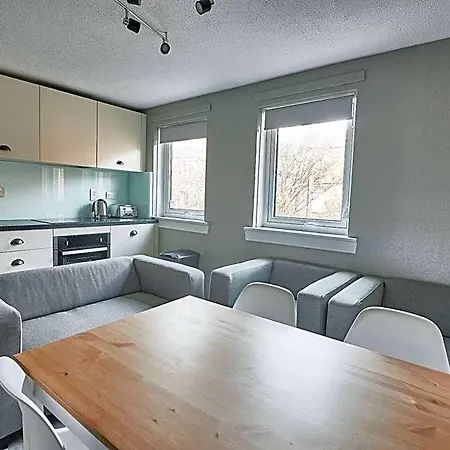 Destiny Student - Meadow Court Apartment Edinburgh