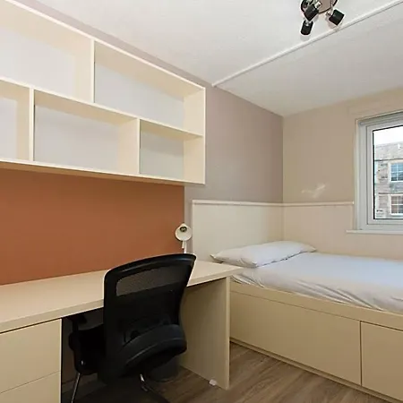 Destiny Student - Meadow Court Edimburgo