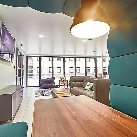 Destiny Student - Meadow Court *