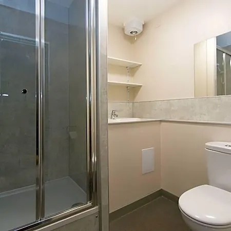 Destiny Student - Meadow Court Edimburgo