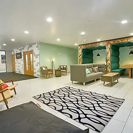 Destiny Student - Meadow Court *