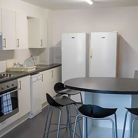Destiny Student - Shrubhill Apartamento *