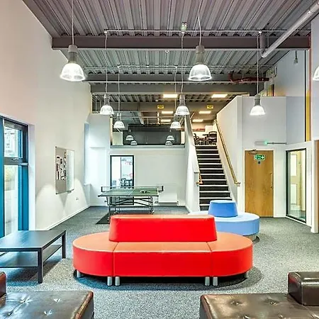 Destiny Student - Shrubhill Apartamento