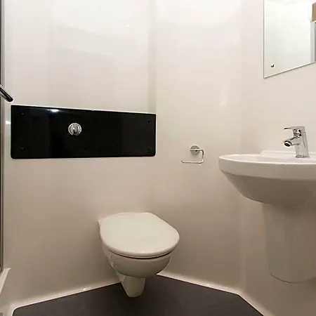 Destiny Student - Shrubhill Apartamento *