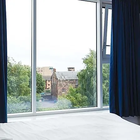 Daire Destiny Student - Holyrood *