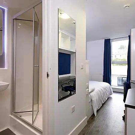 Destiny Student - Holyrood Daire