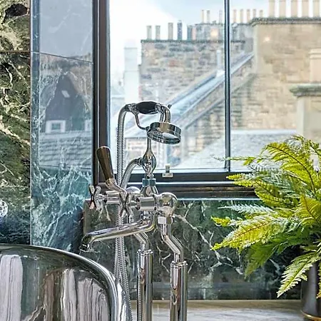 Hotel 100 Princes Street Edinburgh