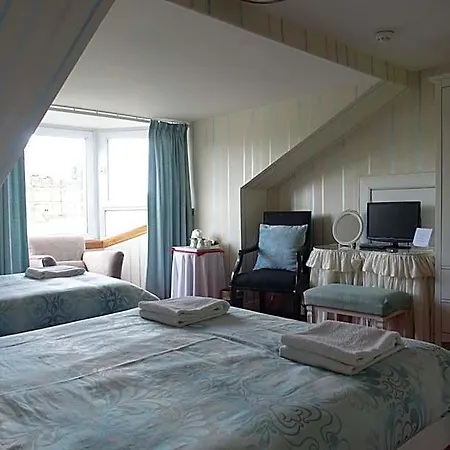 Ashgrove House 3*