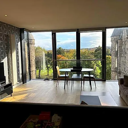 Stunning Park View Quartermile Close Proximity To Castle Hotel Edinburgh