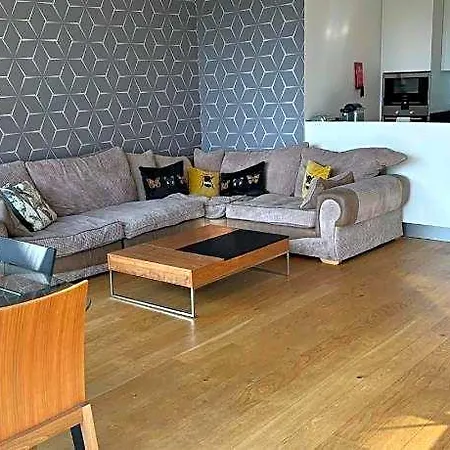 Stunning Park View Quartermile Close Proximity To Castle Hotel