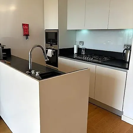Stunning Park View Quartermile Close Proximity To Castle 2*